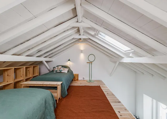 Avenca Da - Tiny House 4 & Surf Lisbon Getaway *