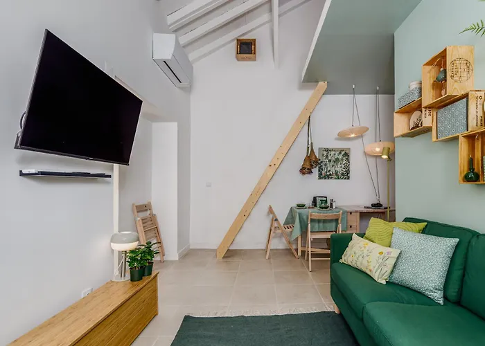 Avenca Da - Tiny House 4 & Surf Lisbon Getaway