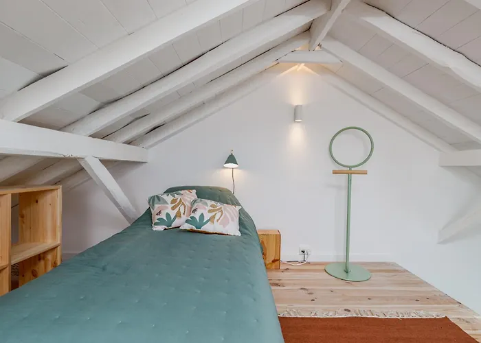 Avenca Da - Tiny House 4 & Surf Lisbon Getaway *